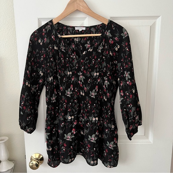 PLEIONE Anthropologie Size Medium Black Floral Top Blouse - Picture 1 of 10